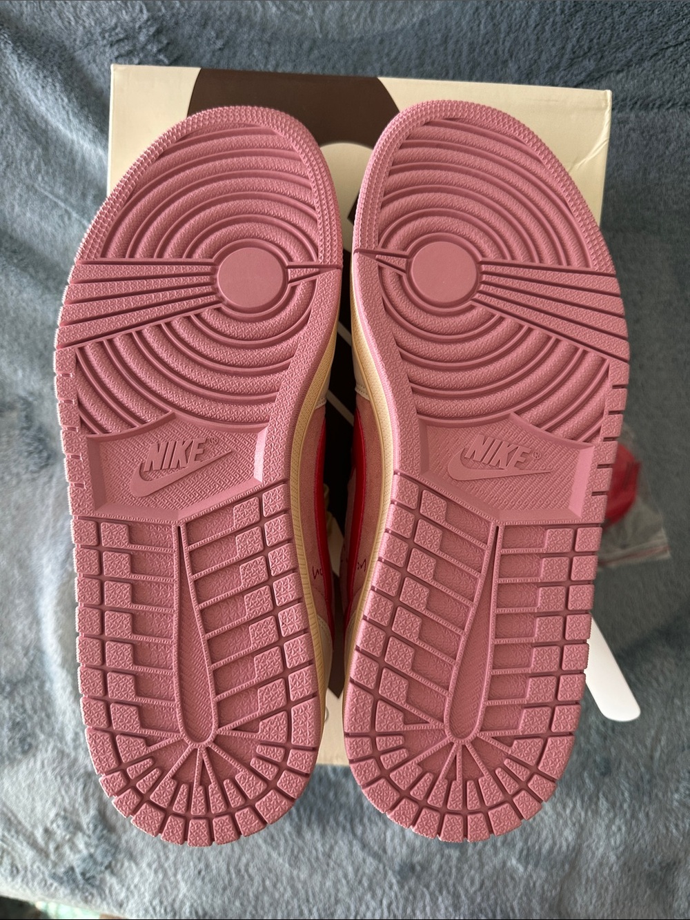 TRAVIS SCOTT LOW JORDAN ONE PINK WITH ROSE RED SWOOSH !!! BRAND NEW !!! - Picture 5 of 9